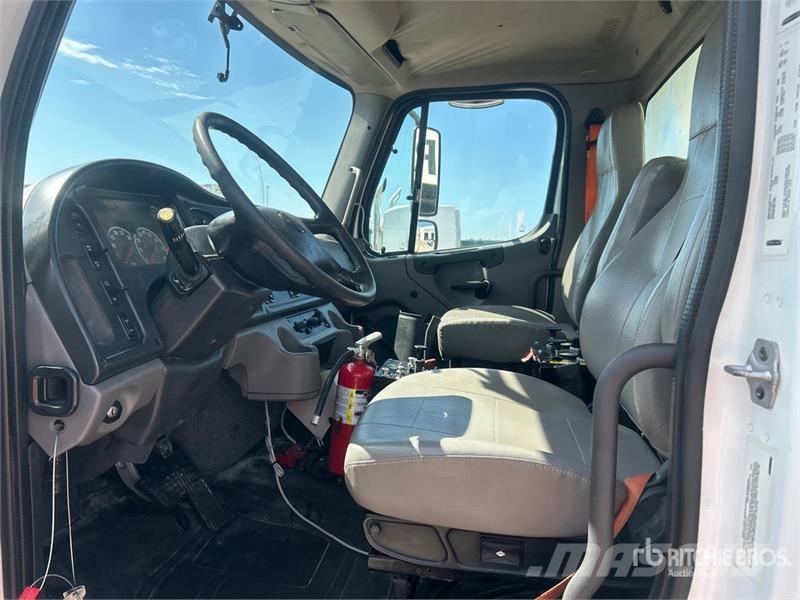 Freightliner M2 106 Kipper
