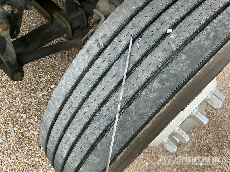 Freightliner M2 106 Sunkvežimiai su dengtu kėbulu