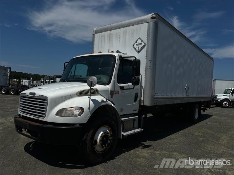 Freightliner M2 106 Camiones con caja de remolque