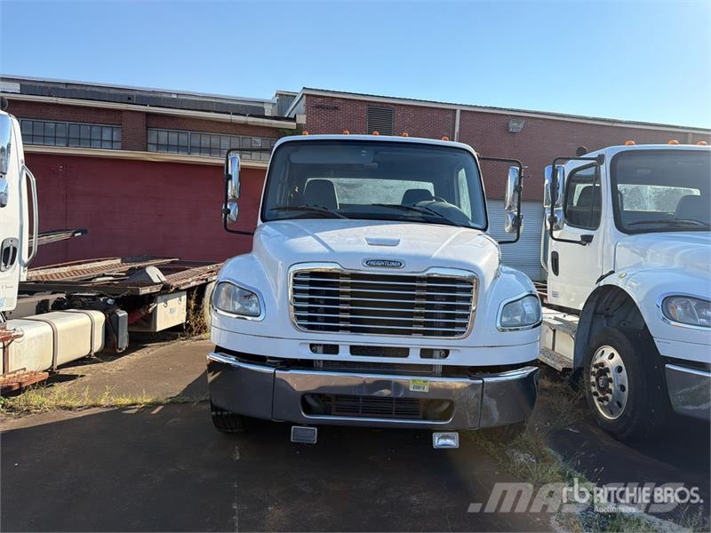 Freightliner M2 106 Camiones portacoches