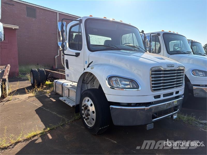 Freightliner M2 106 Camiones portacoches