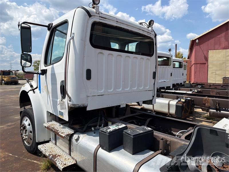 Freightliner M2 106 Autotransporteri
