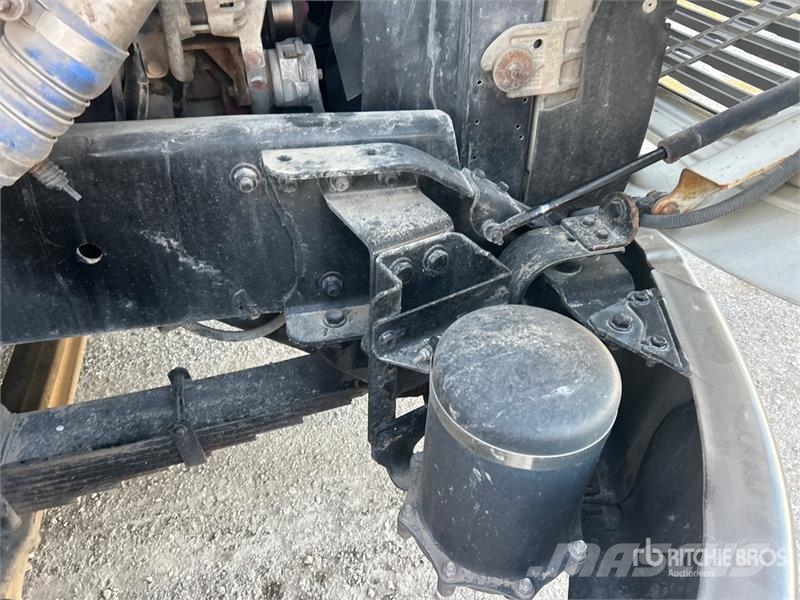 Freightliner M2 106 Pacēlāji uz automašīnas bāzes