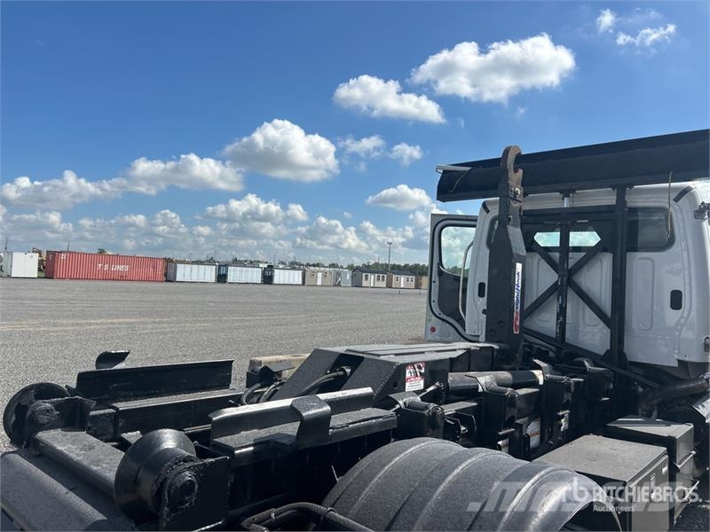 Freightliner M2 106 Krokbil