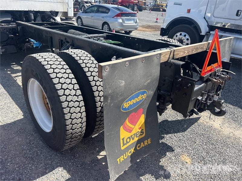 Freightliner M2 106 駕駛室與內部