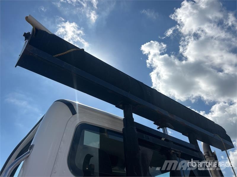 Freightliner M2 106 Krokbil