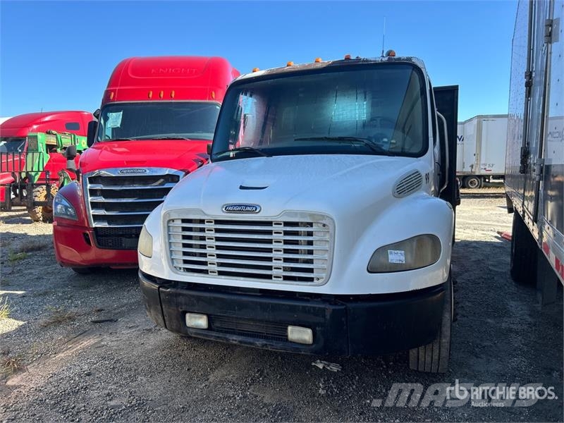 Freightliner M2 106 Camiones plataforma