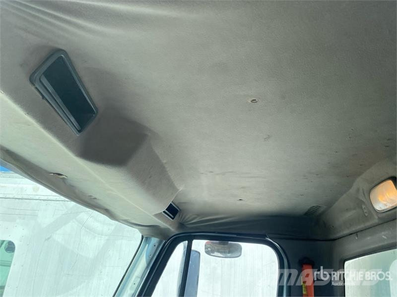 Freightliner M2 106 Camion cassonati