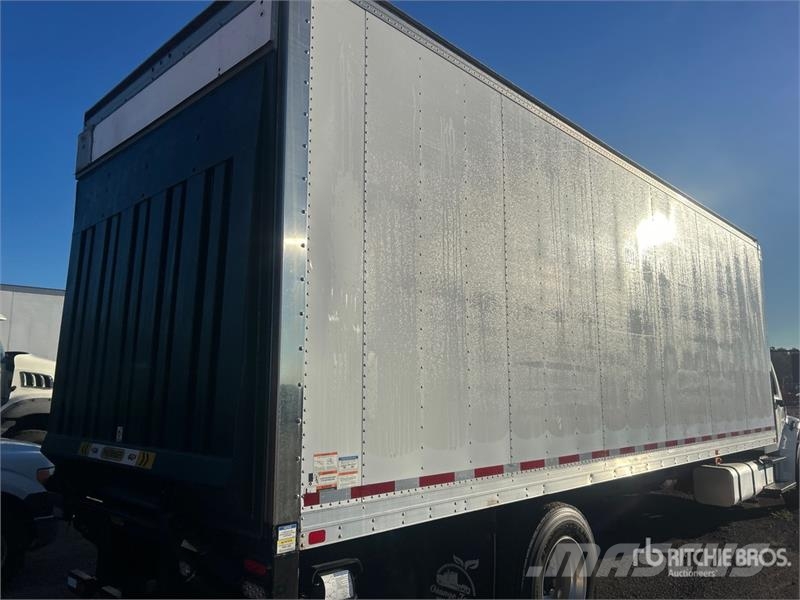 Freightliner M2 106 Furgons
