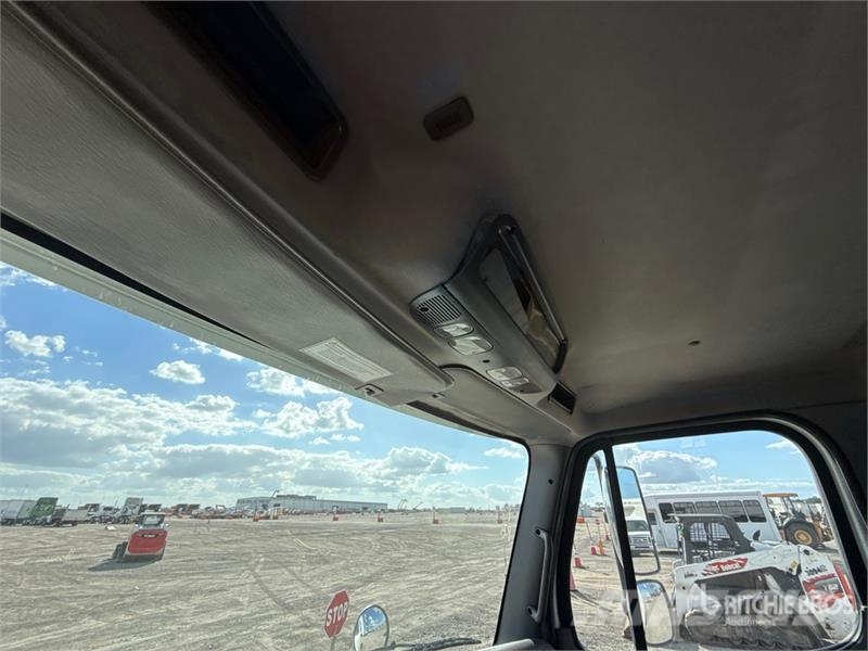 Freightliner M2 106 Camiões caixa temperatura controlada