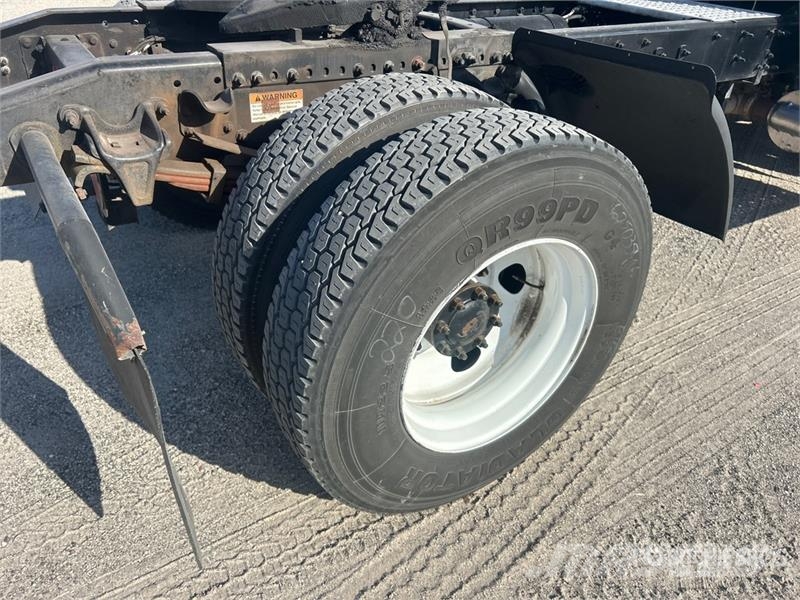 Freightliner M2 106 وحدات الجر
