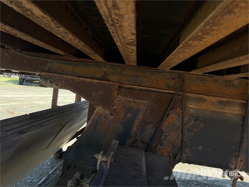 Freightliner M2 106 Camiones con caja de remolque