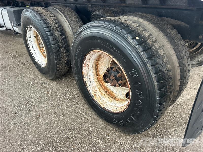 Freightliner M2 106 Camiones bañeras basculantes o volquetes