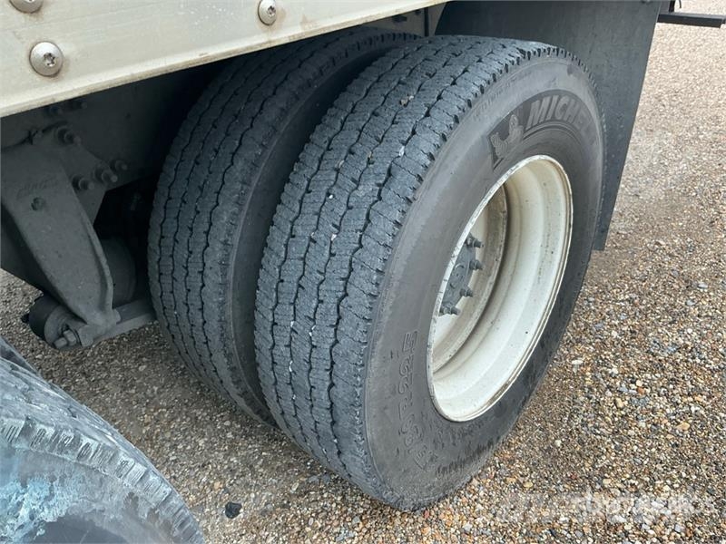 Freightliner M2 106 Грузовики-Рефрижераторы