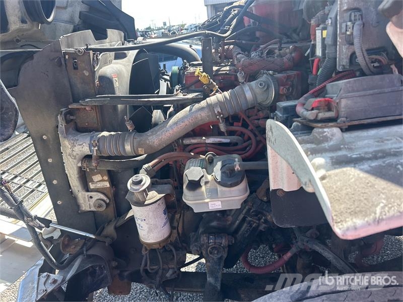 Freightliner M2 106 駕駛室與內部