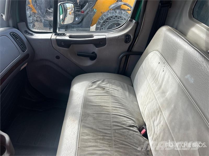 Freightliner M2 106 Platte bakwagens