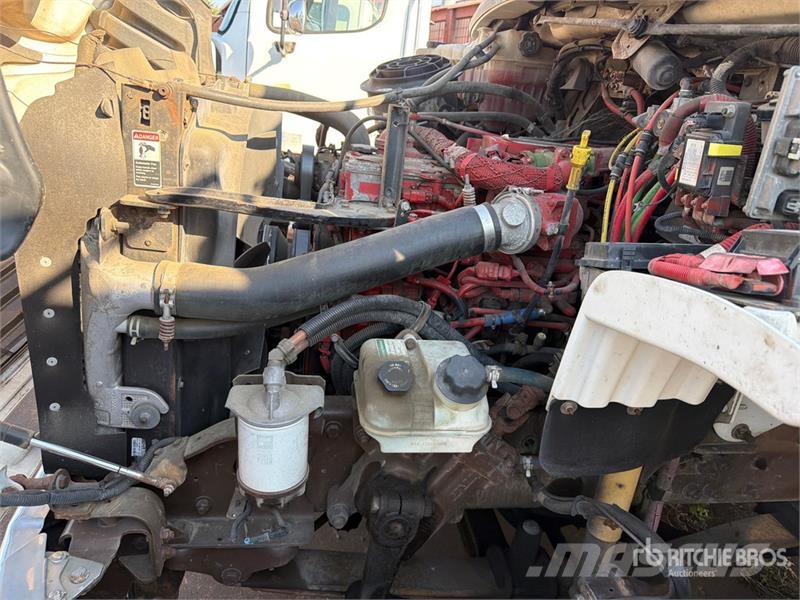 Freightliner M2 106 Camiones portacoches