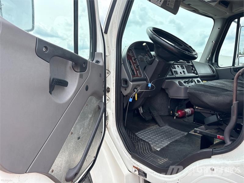 Freightliner M2 106 Sadulveokid