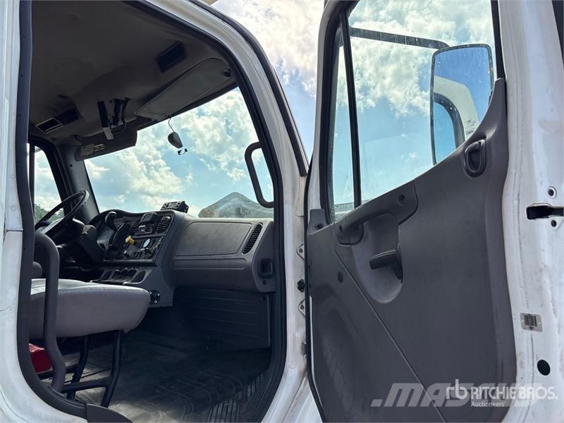 Freightliner M2 106 Isotermos y frigoríficos