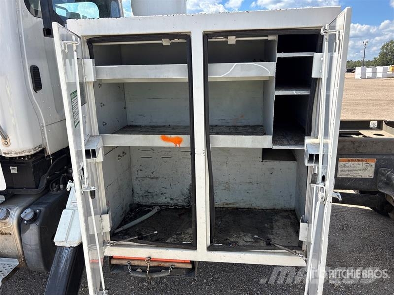Freightliner M2 106 Pacēlāji uz automašīnas bāzes