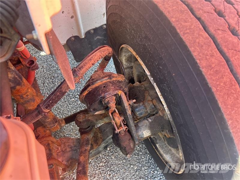 Freightliner M2 106 駕駛室與內部