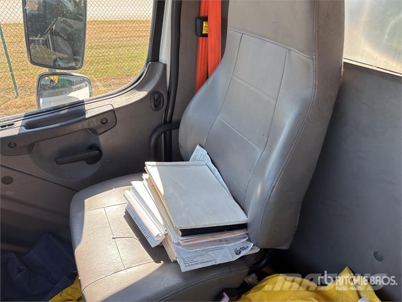 Freightliner M2 106 Camiones aspiradores/combi