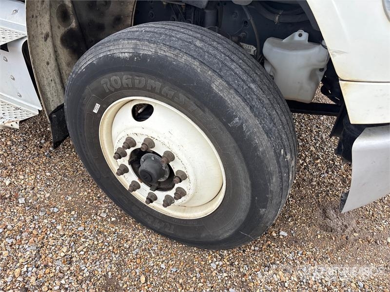 Freightliner M2 106 Грузовики-Рефрижераторы