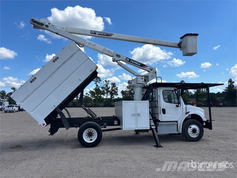 Freightliner M2 106 Auto korvtõstukid