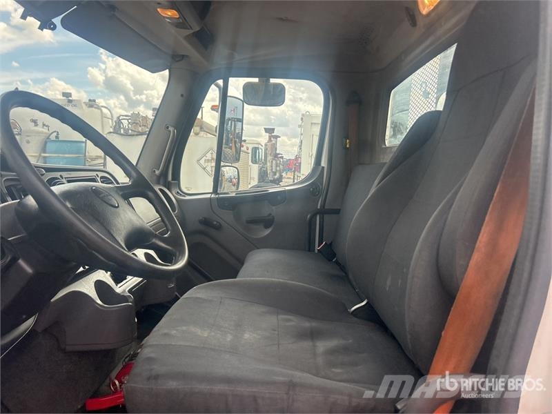 Freightliner M2 106 시립/다목적 차량