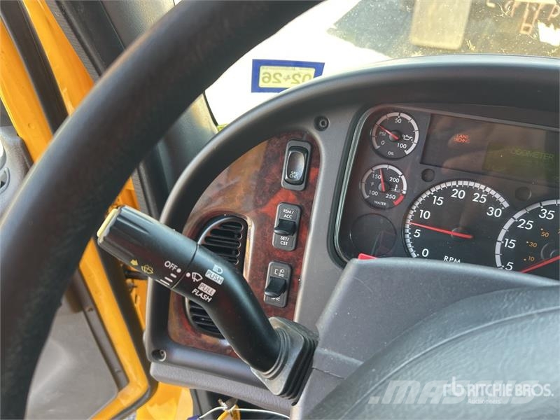 Freightliner M2 106 Sanduk kamioni