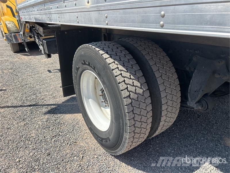 Freightliner M2 106 Sanduk kamioni