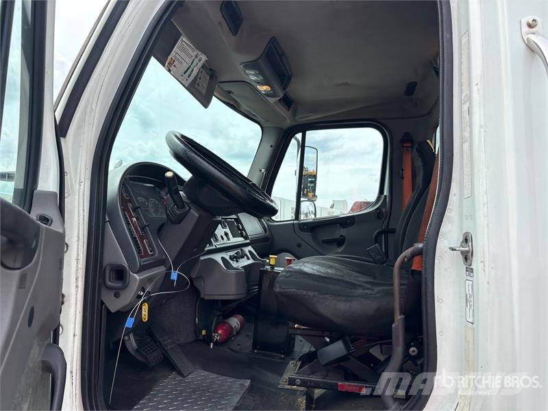 Freightliner M2 106 Sadulveokid