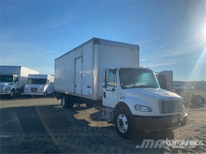 Freightliner M2 106 شاحنات ذات هيكل صندوقي