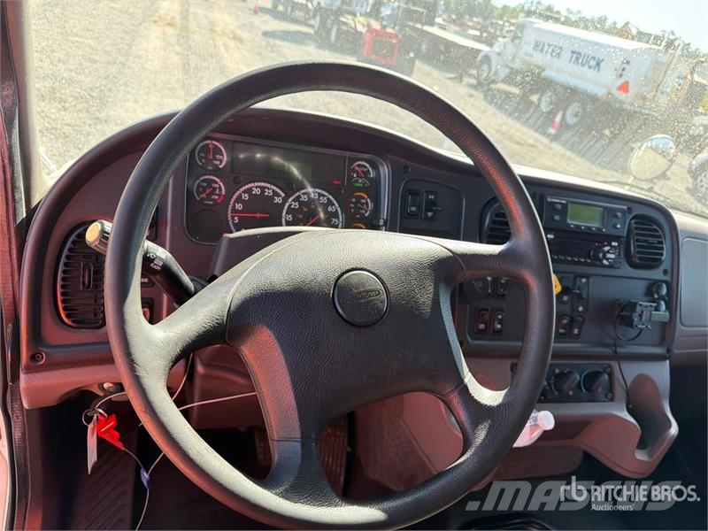 Freightliner M2 106 Isotermos y frigoríficos