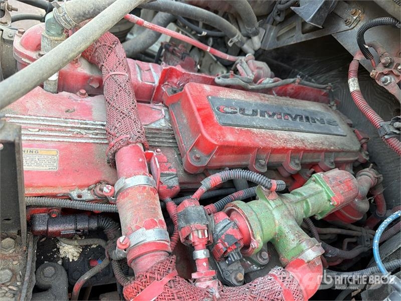 Freightliner M2 106 Camiones portacoches