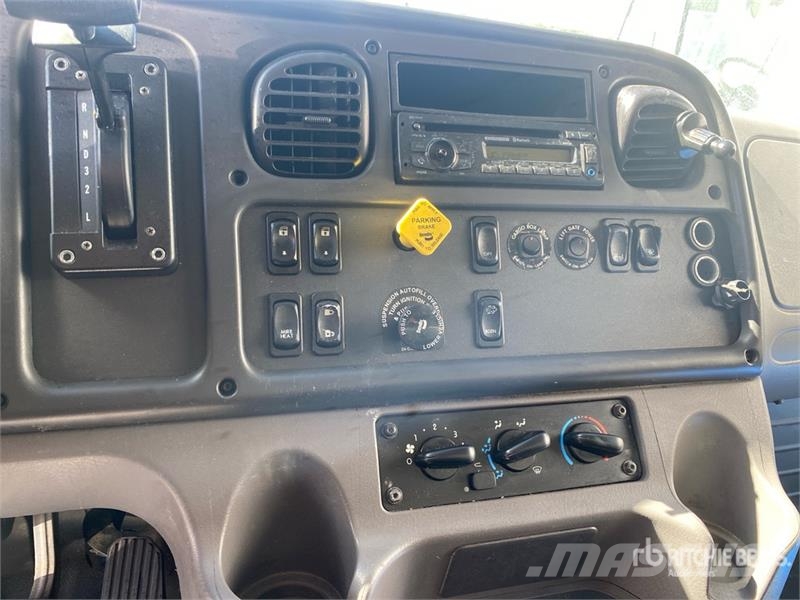 Freightliner M2 106 Camion cassonati