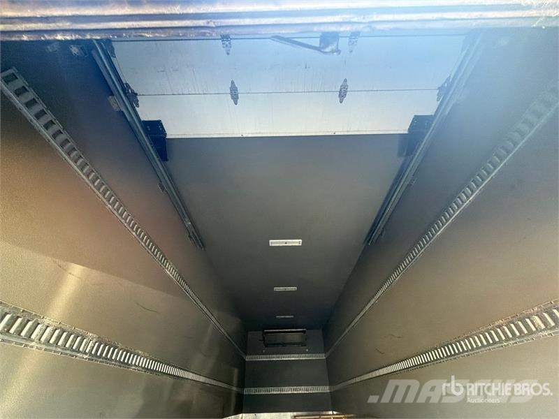Freightliner M2 106 Isotermos y frigoríficos