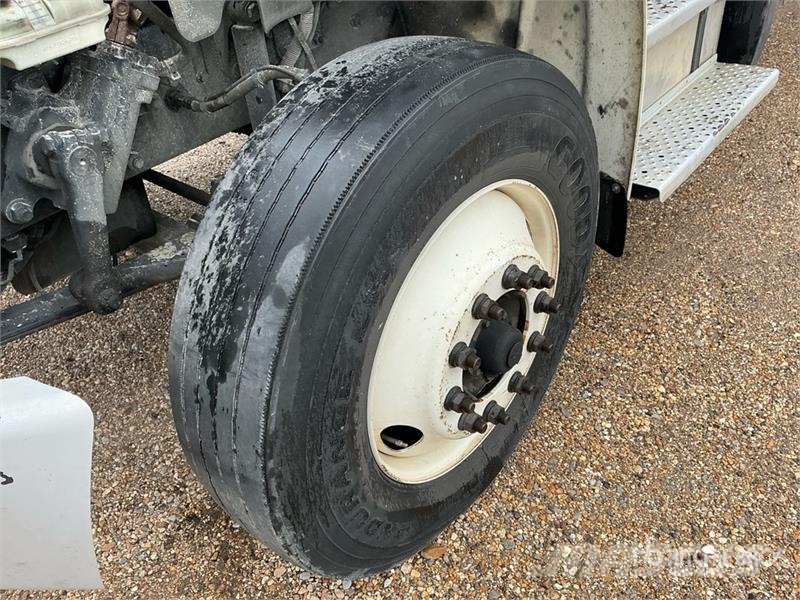 Freightliner M2 106 Грузовики-Рефрижераторы