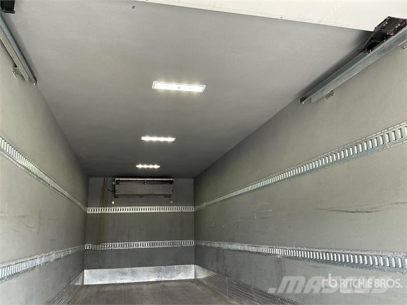 Freightliner M2 106 Грузовики-Рефрижераторы