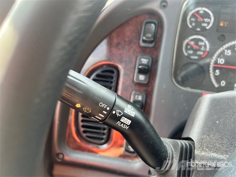 Freightliner M2 106 Cabine e interni