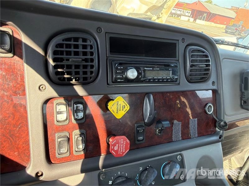 Freightliner M2 106 Camiones portacoches