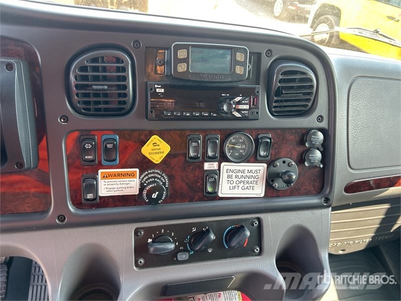Freightliner M2 106 Sanduk kamioni