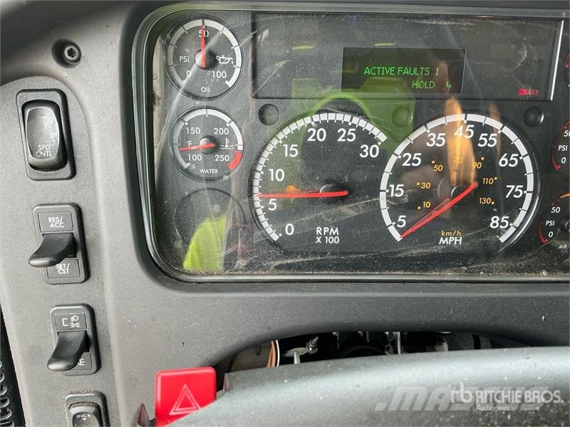 Freightliner M2 106 Грузовики-Рефрижераторы