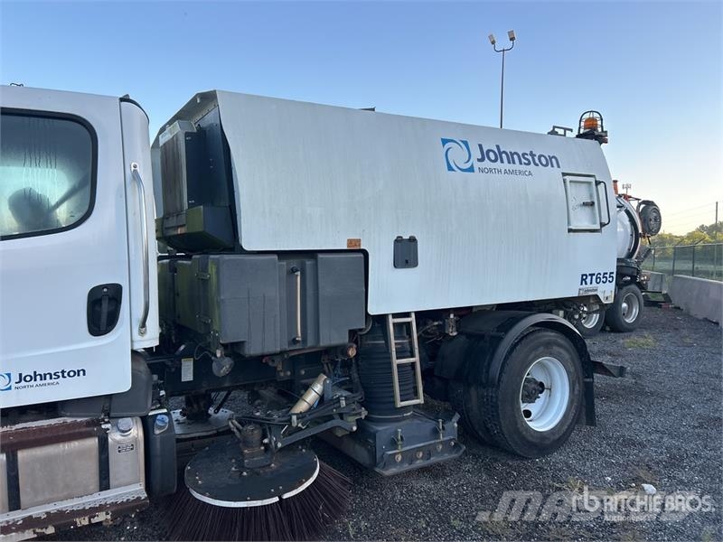 Freightliner M2 106 街路清掃車
