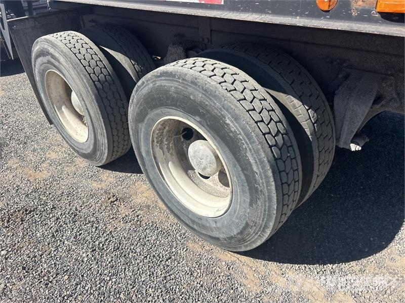 Freightliner M2 106 Бордови