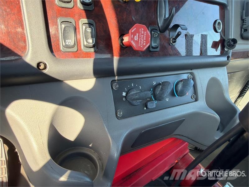 Freightliner M2 106 Camiones portacoches
