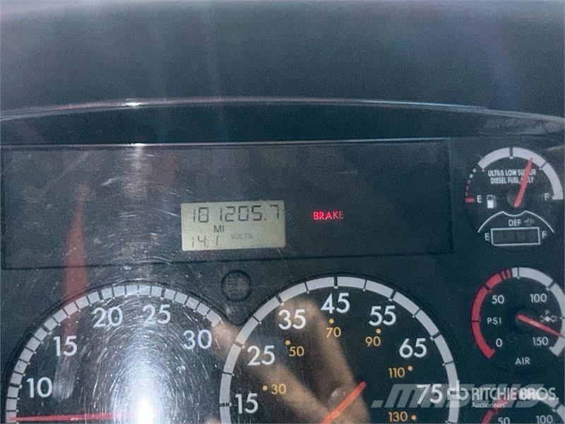 Freightliner M2 106 Тягачі