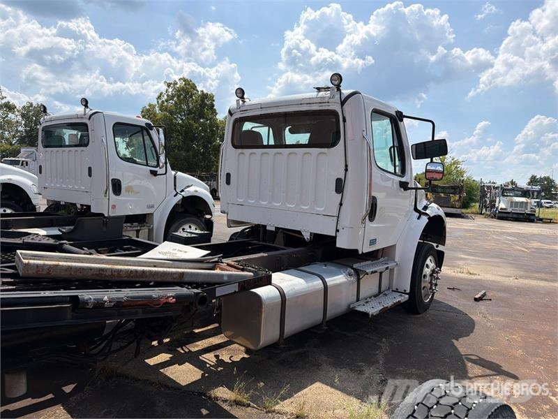 Freightliner M2 106 Autotransporteri
