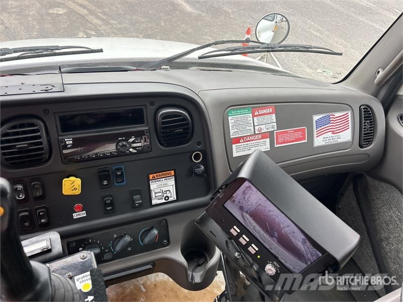 Freightliner M2 106 Camion poubelle