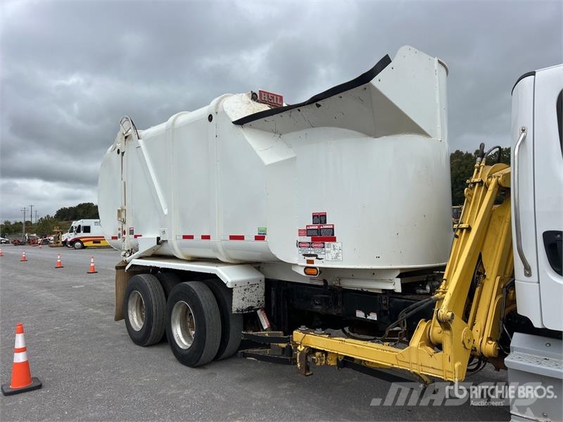Freightliner M2 106 Camion poubelle